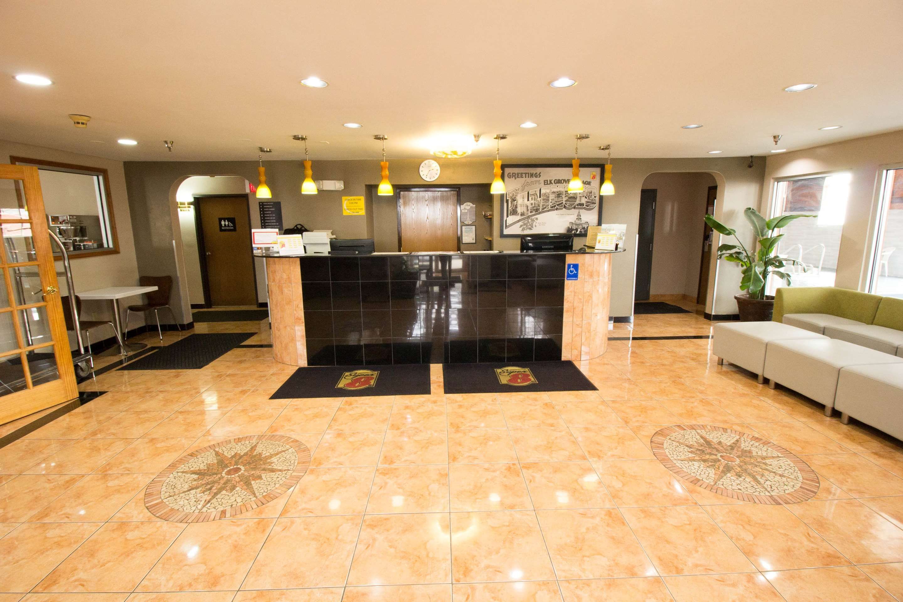 Front desk Photo
