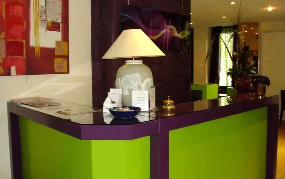 Front desk Photo