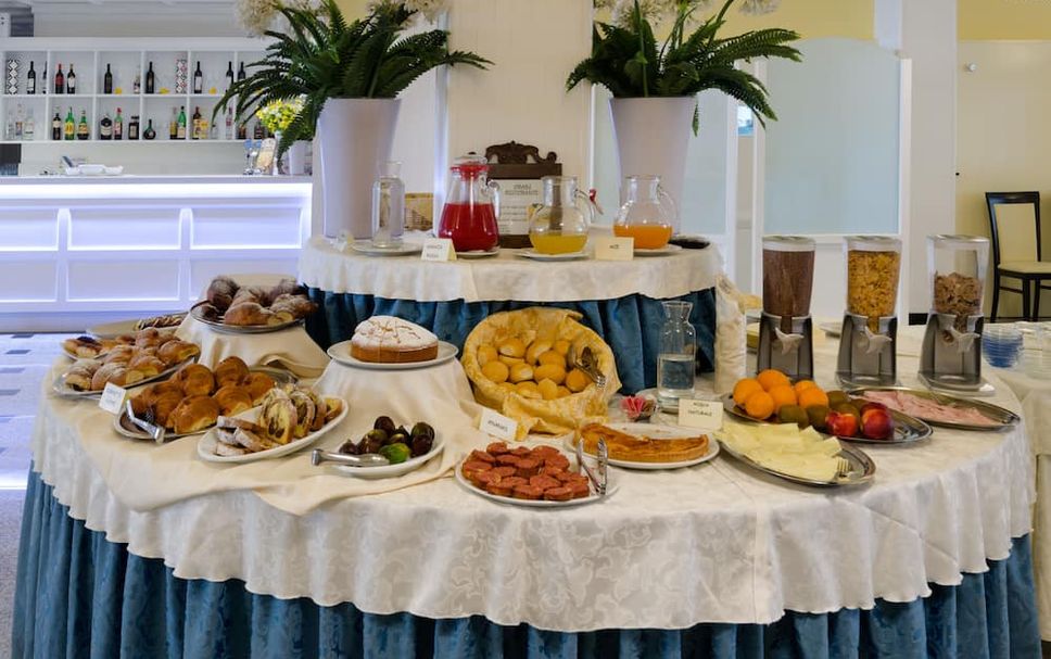 Buffet Photo