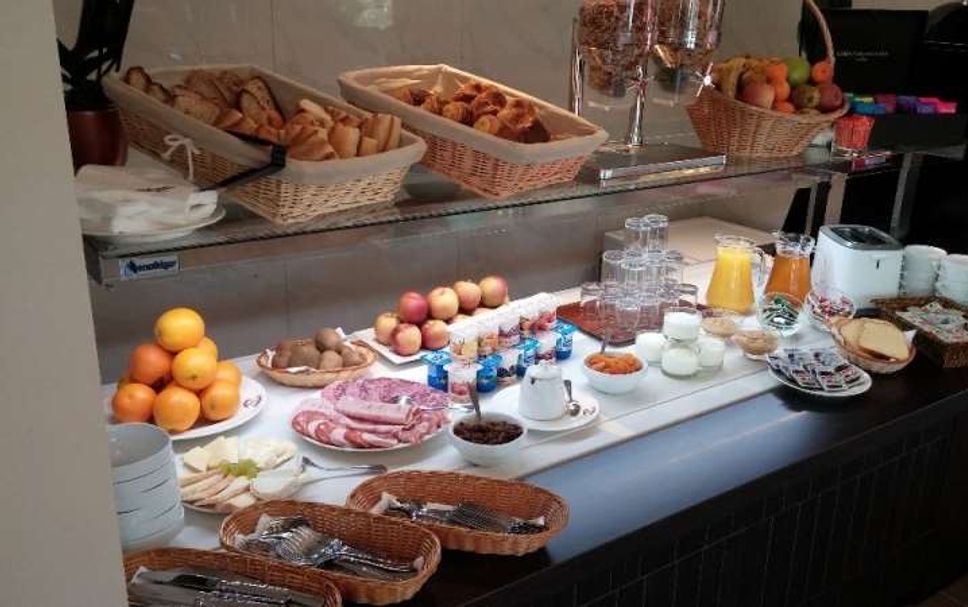 Buffet Photo