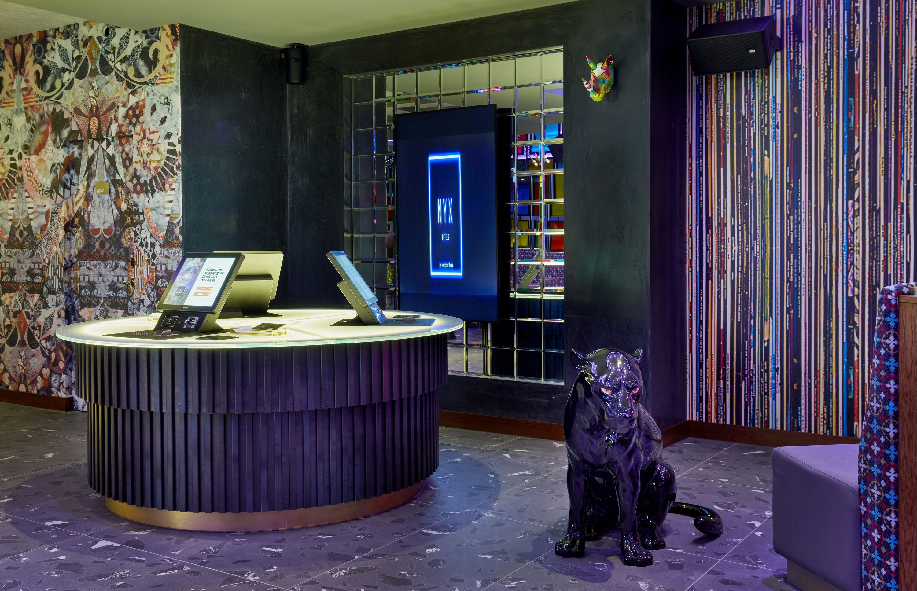 Front desk Photo