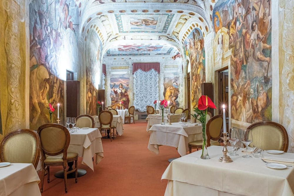Banquet hall