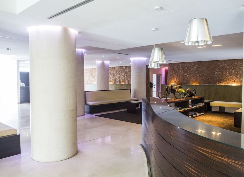 Front desk Photo