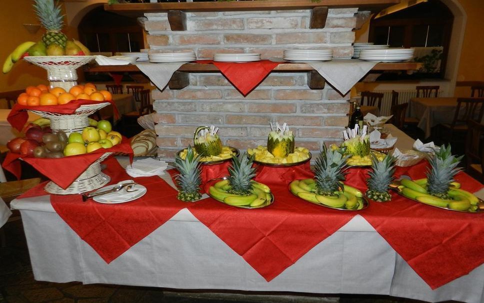 Buffet Photo