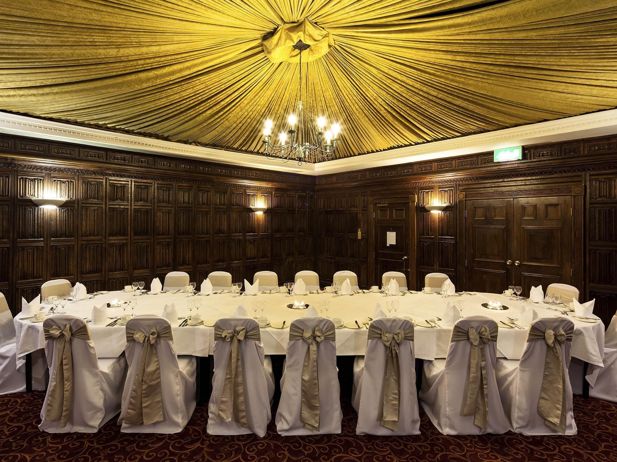 Banquet hall