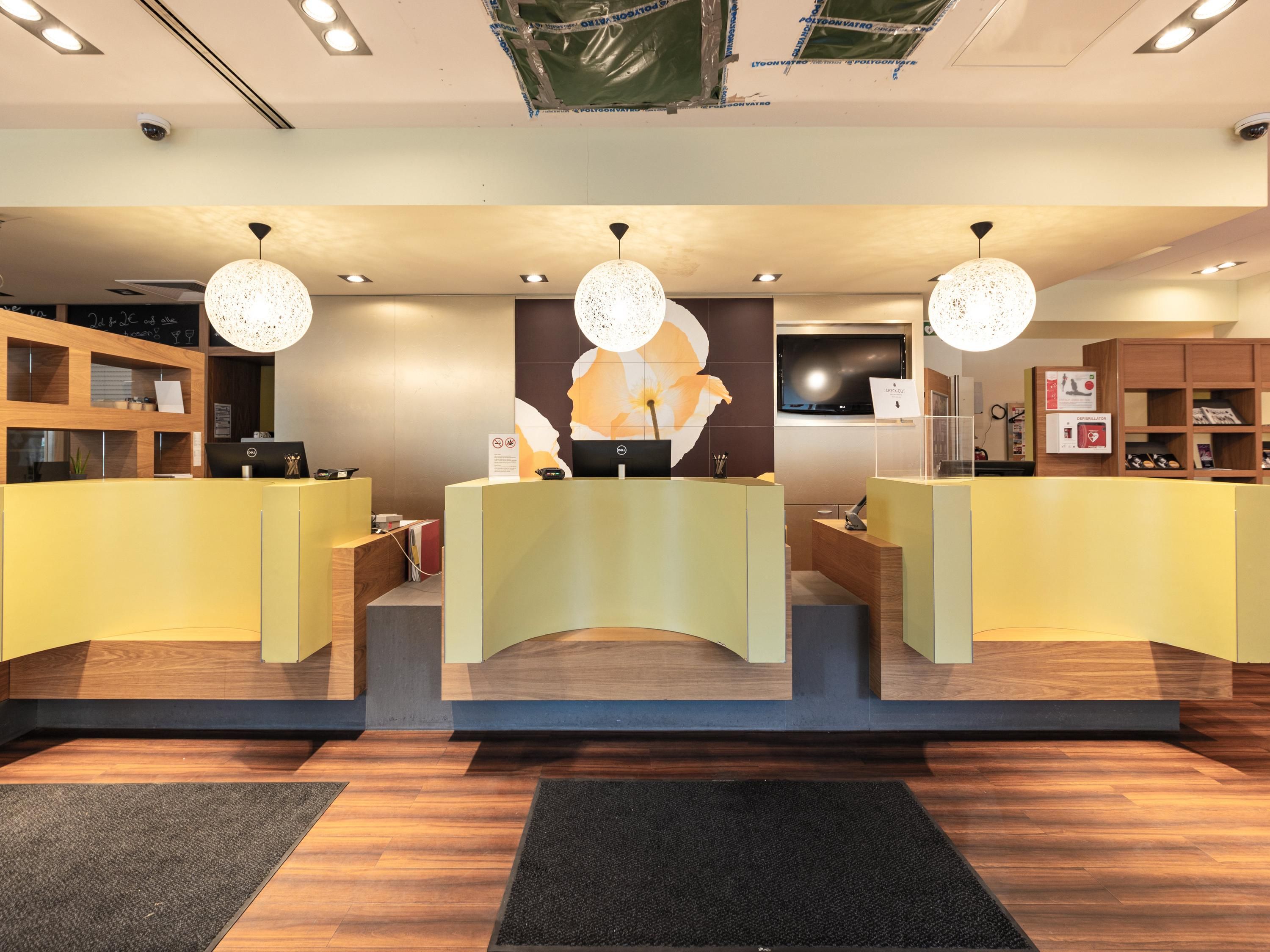 Front desk Photo