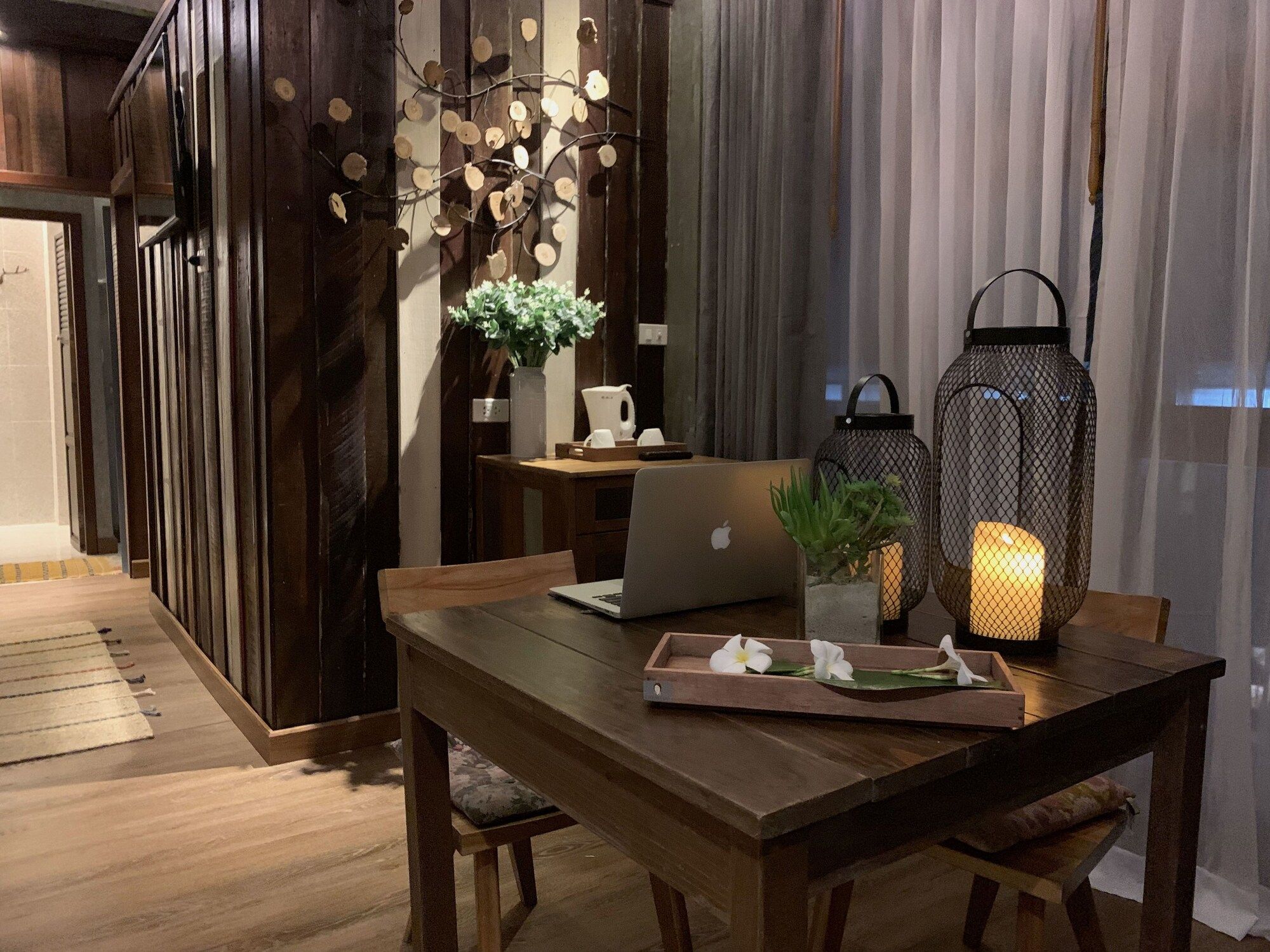 Room amenity