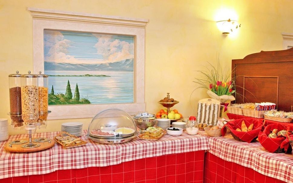 Buffet Photo