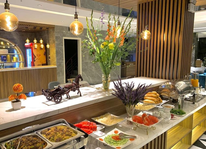 Buffet Photo