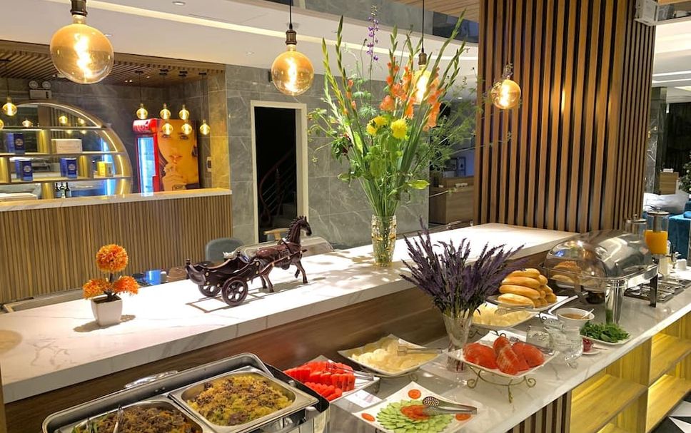 Buffet Photo