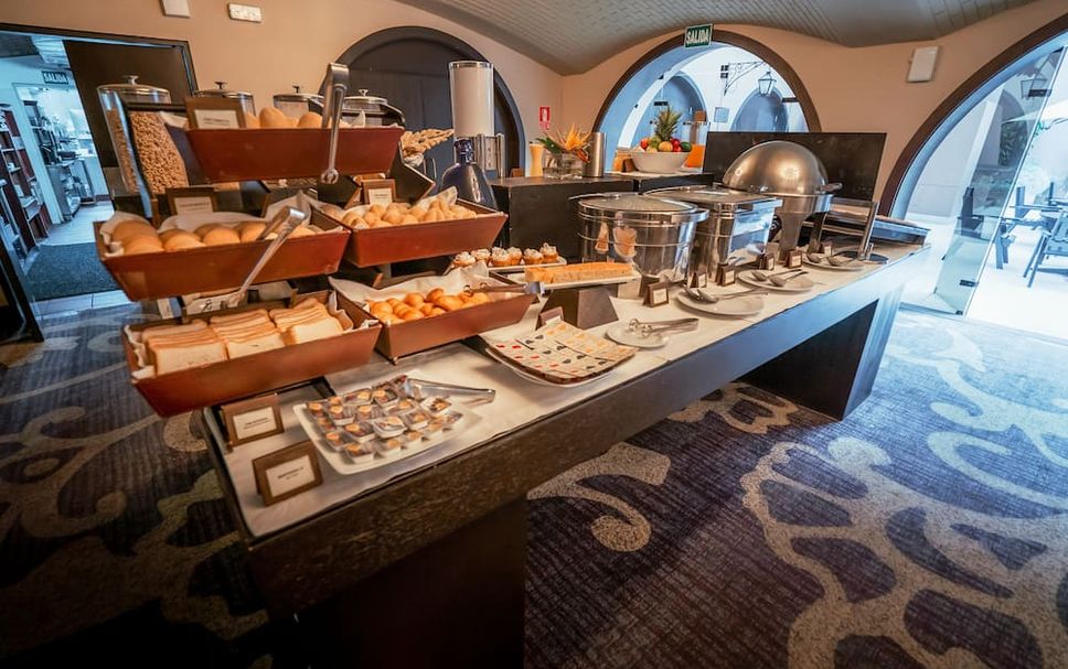 Buffet Photo
