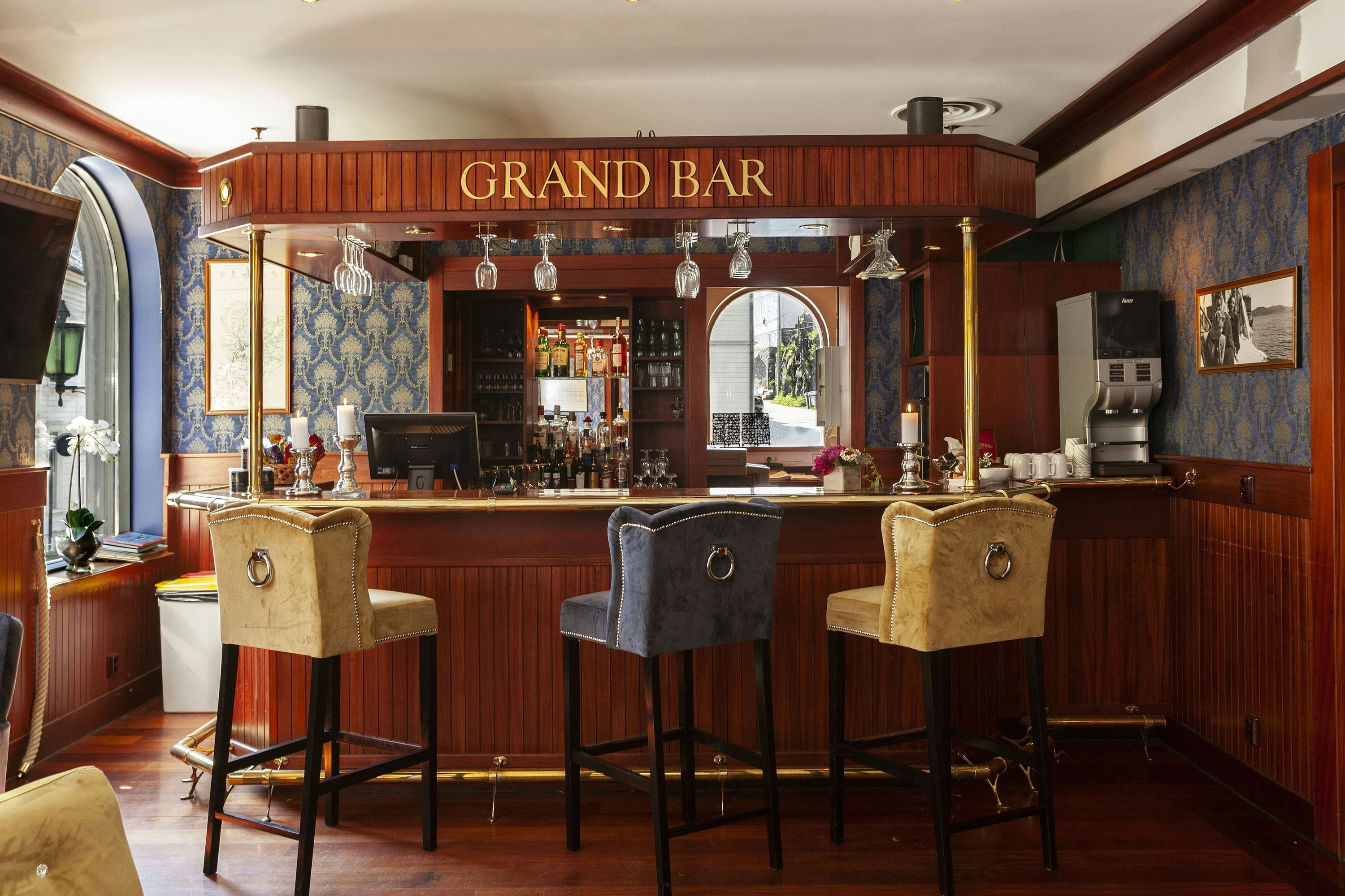 Bar