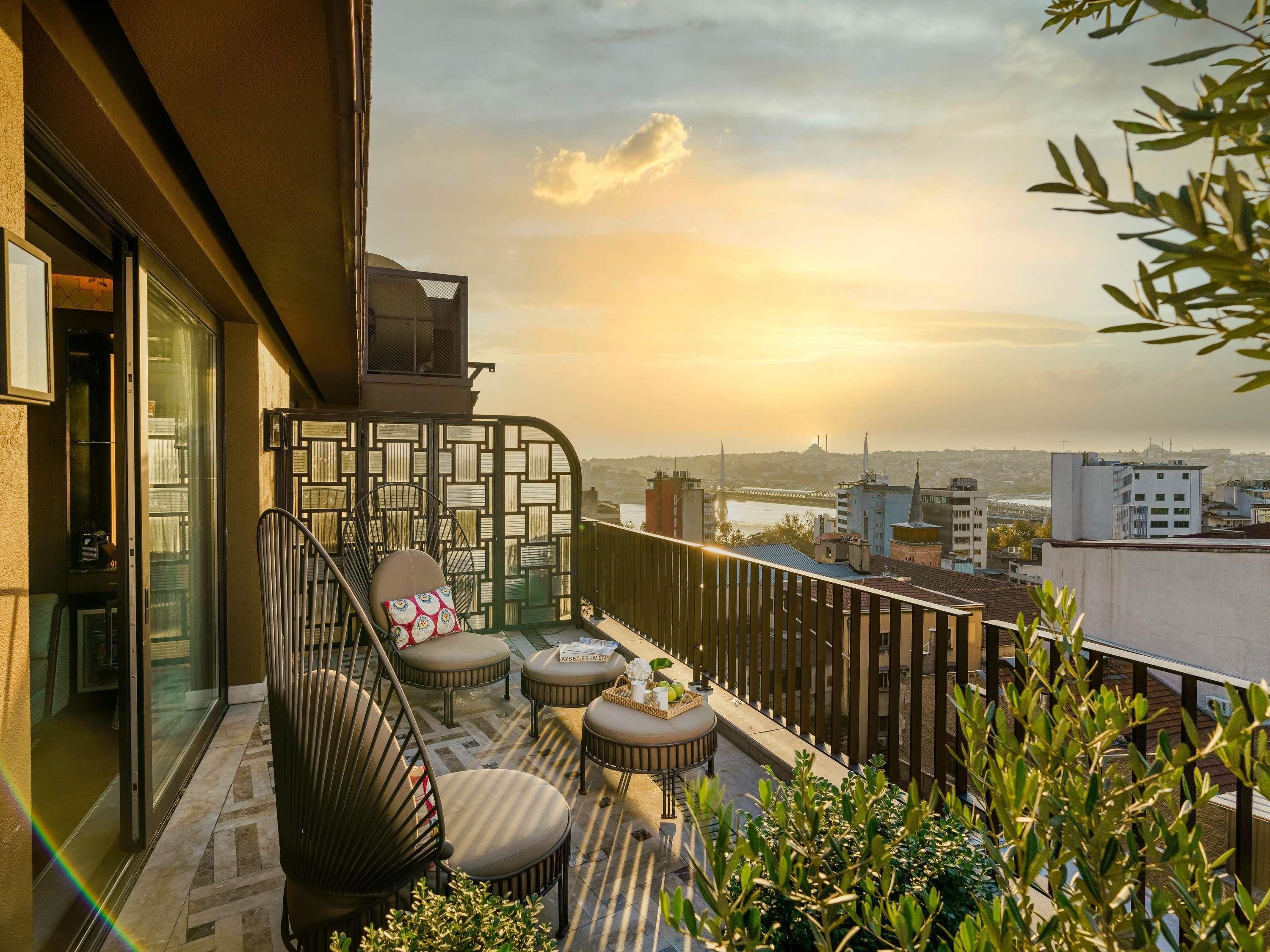 Balcony Photo
