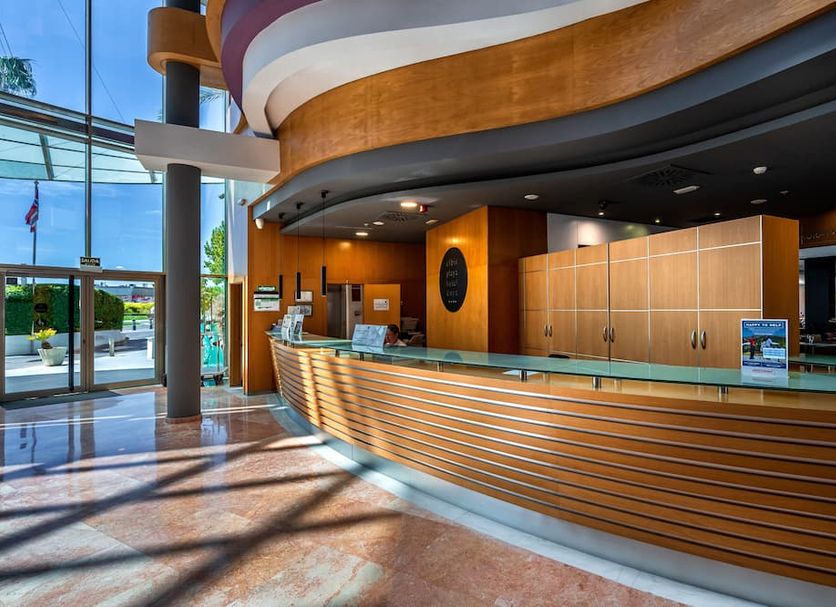 Front desk Photo