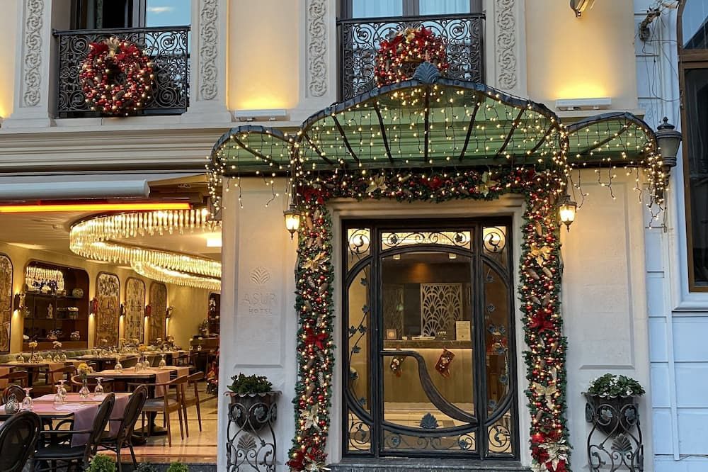 Hotel entrance Photo