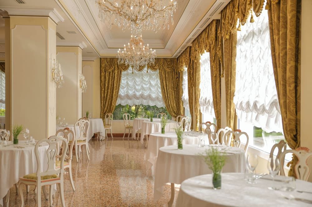 Banquet hall Photo