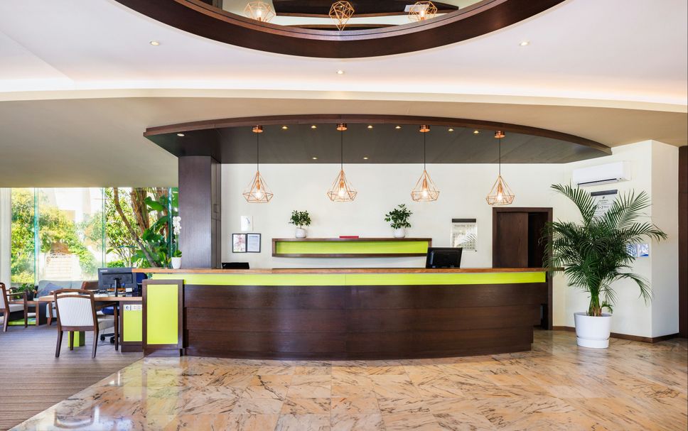 Front desk Photo