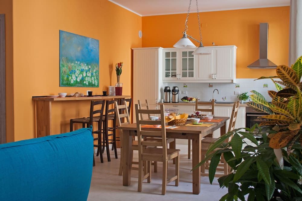 Dining room Photo