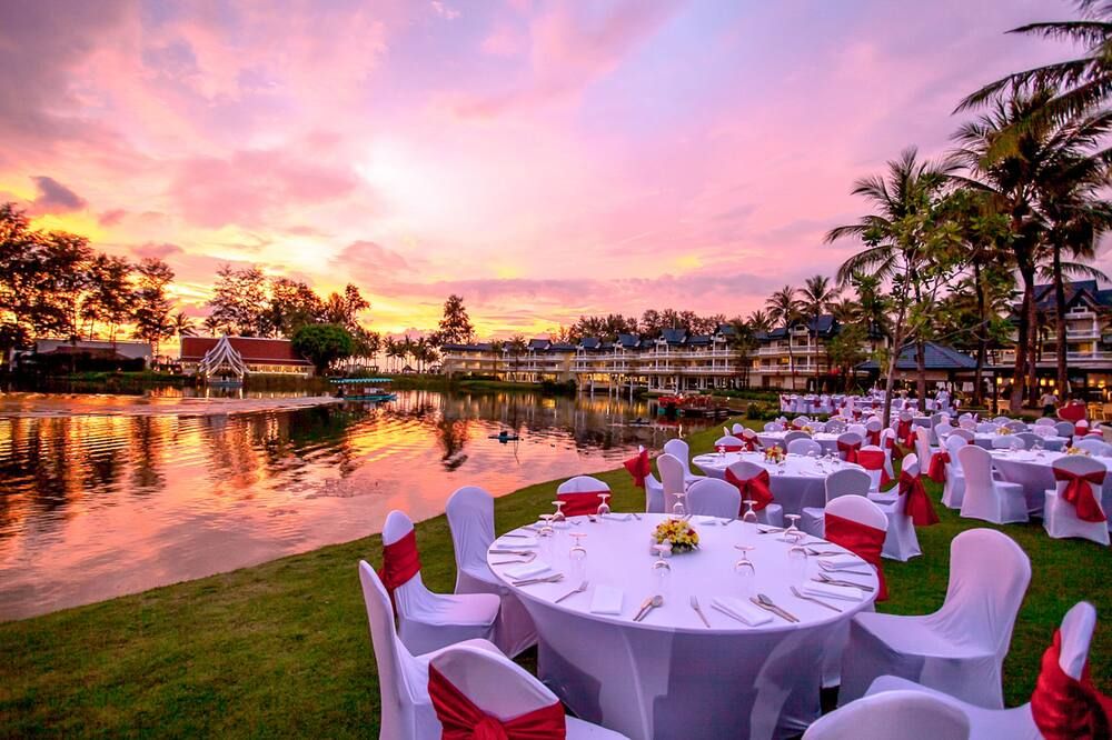 Banquet hall