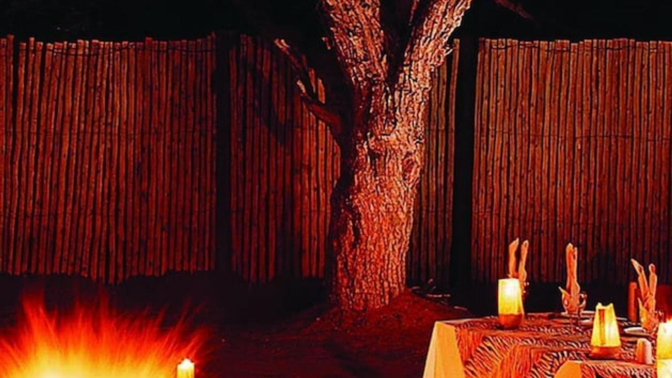 Intu Afrika Camelthorn Kalahari Lodge