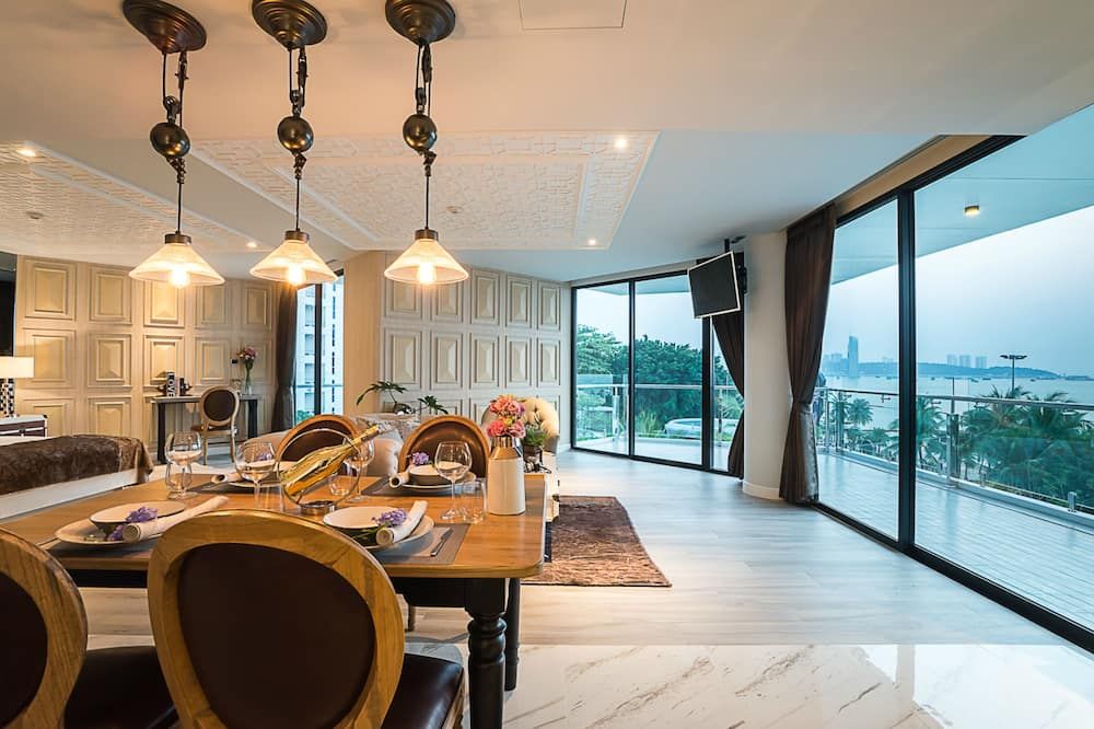 Dining room Photo