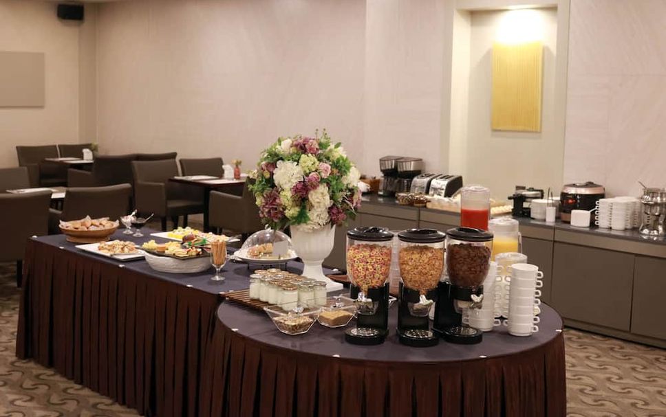 Buffet Photo