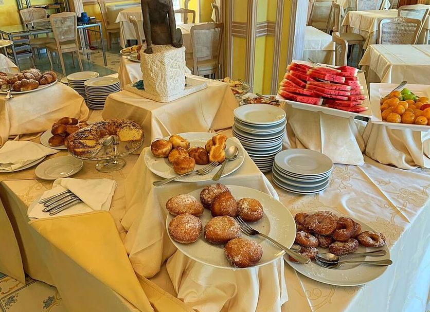 Buffet Photo