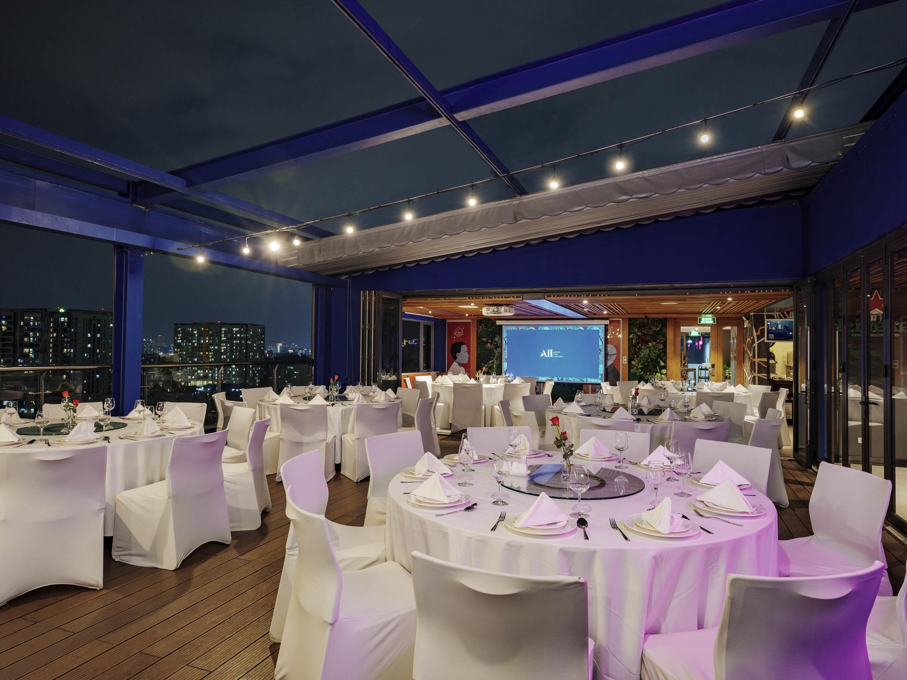 Banquet hall