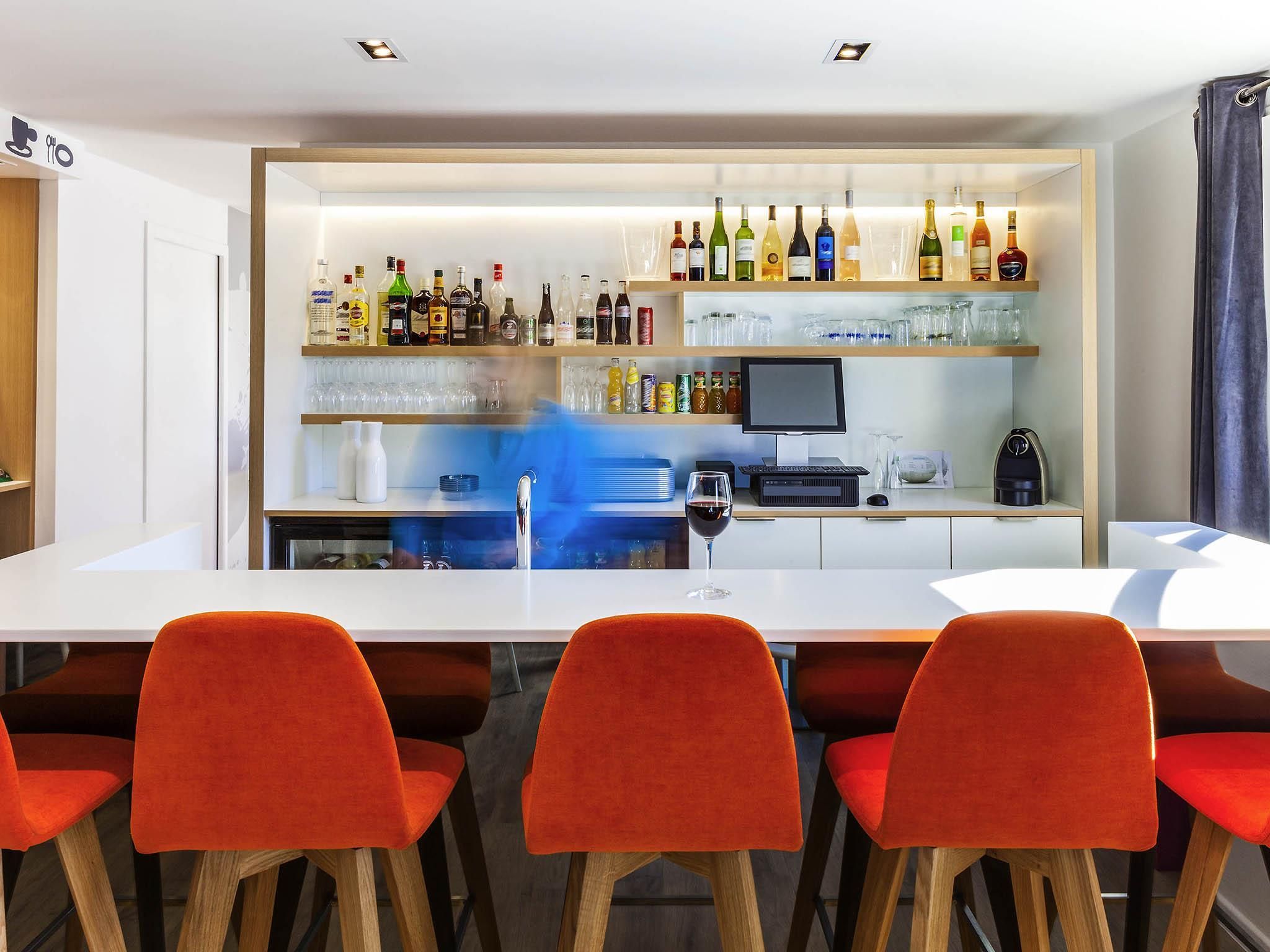 Bar Photo