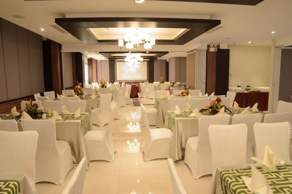 Banquet hall