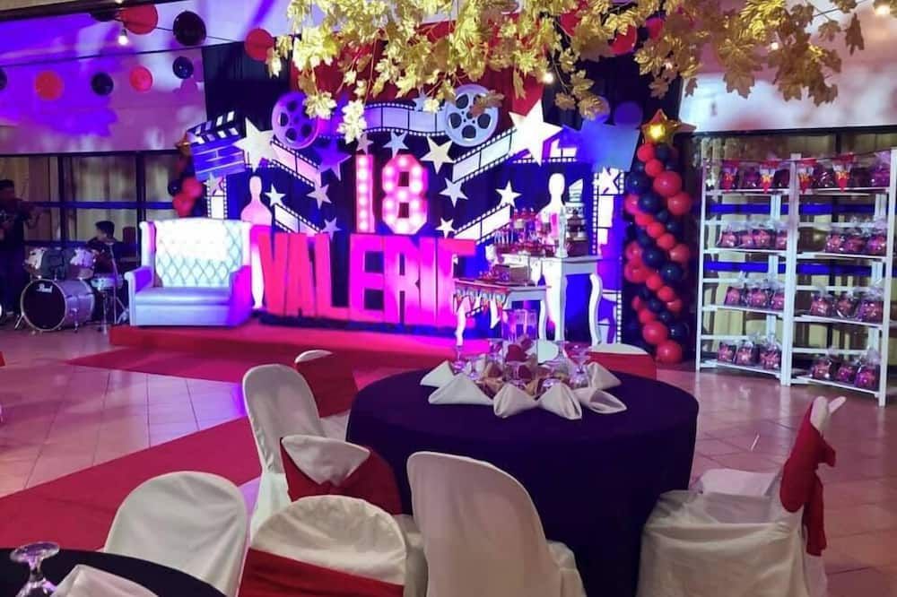 Banquet hall