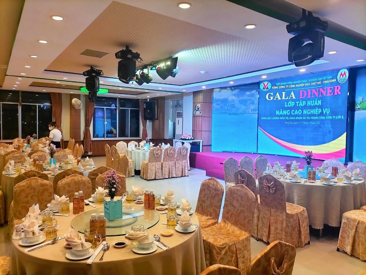 Banquet hall