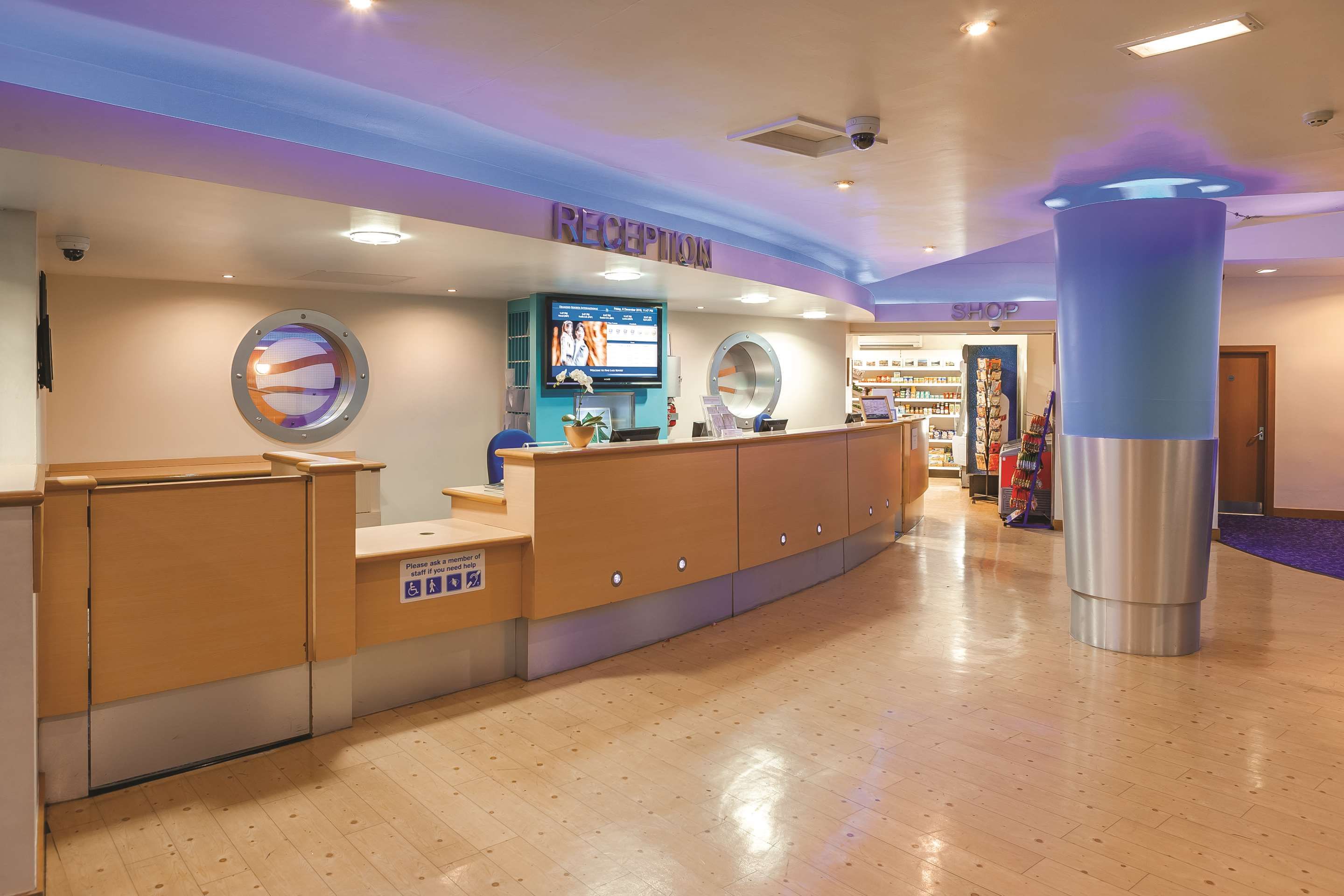 Front desk Photo
