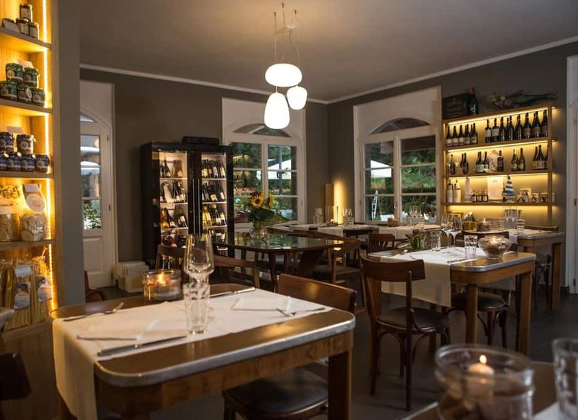 Restaurant Photo