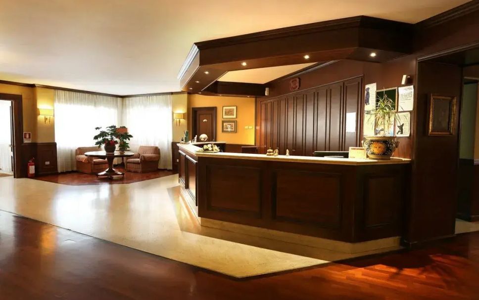 Front desk Photo