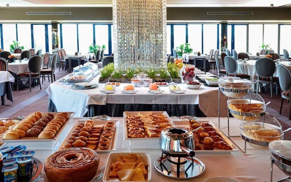 Buffet Photo