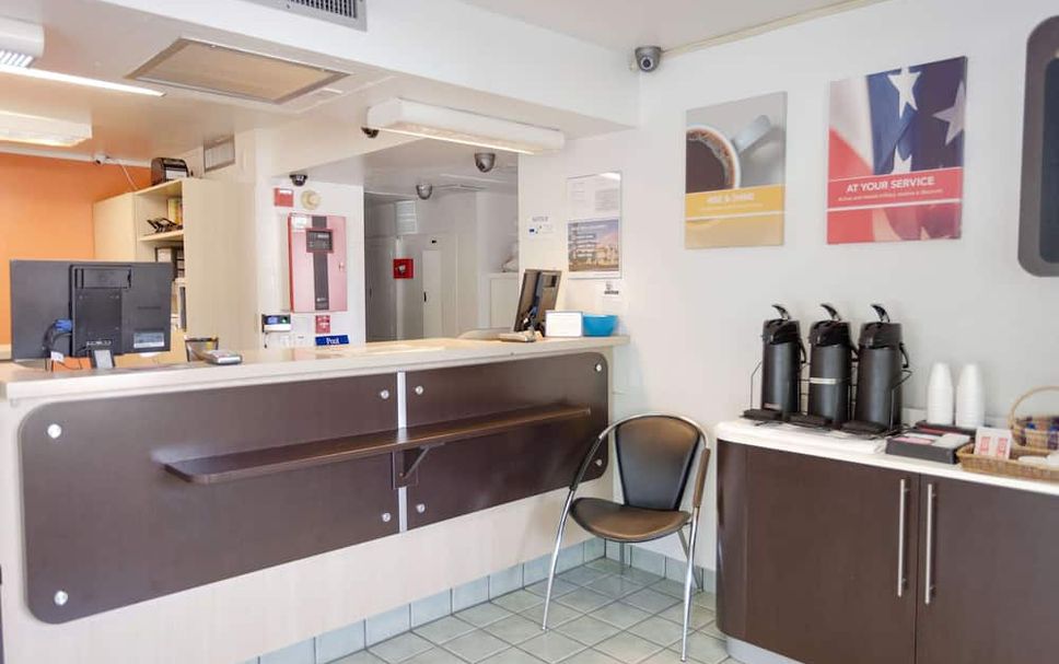 Front desk Photo