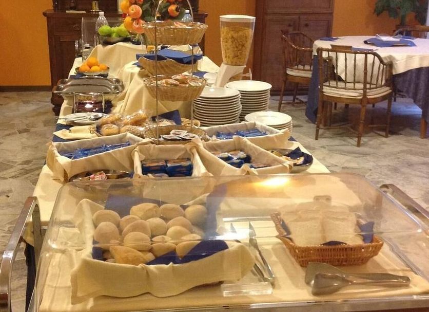 Buffet Photo