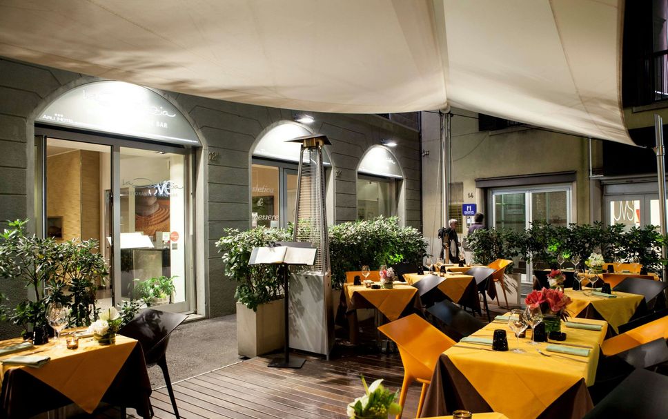 Restaurant Photo