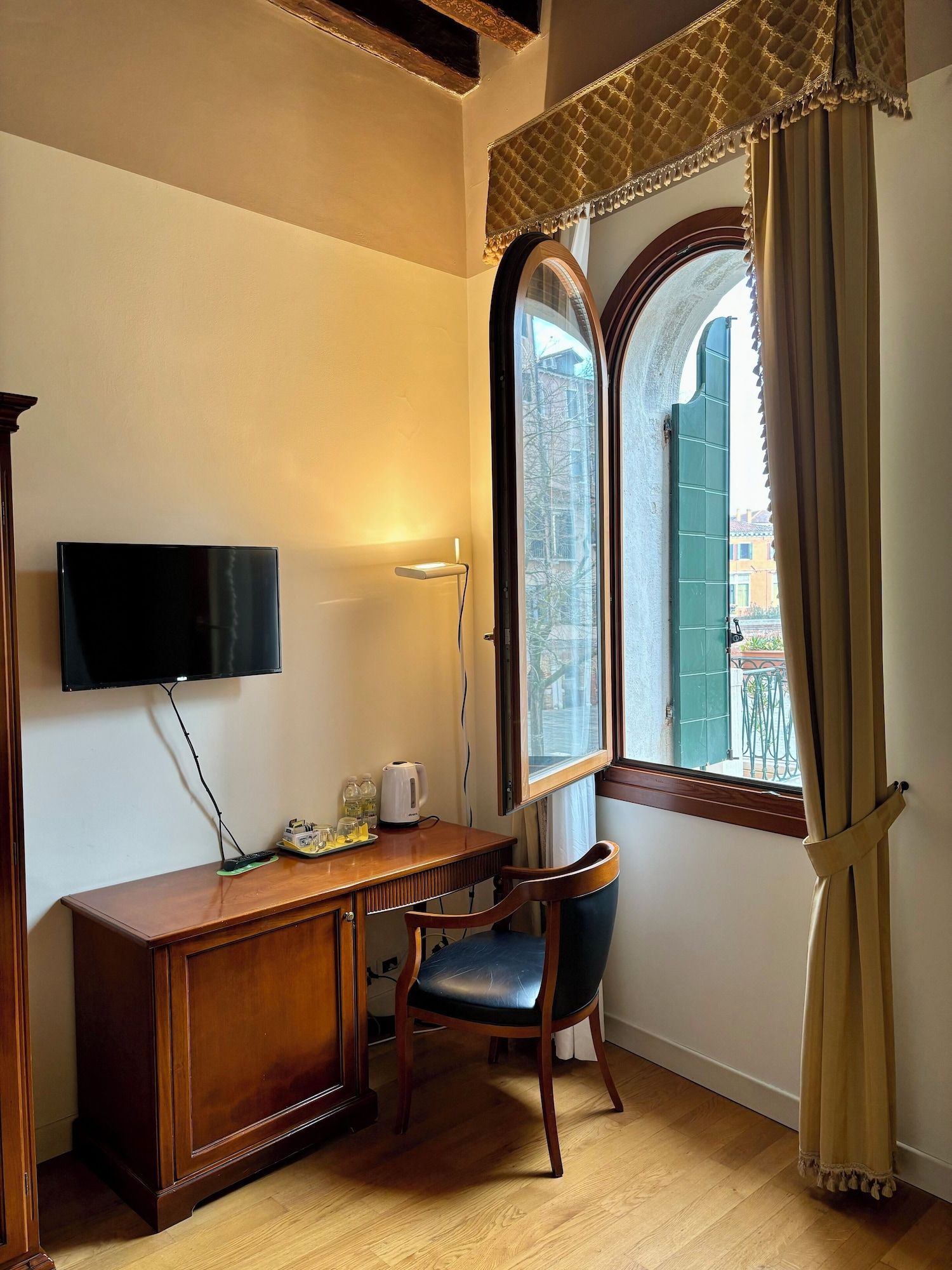 Room amenity