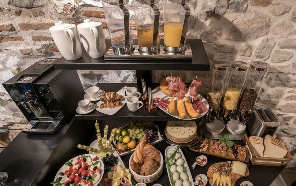 Buffet Photo