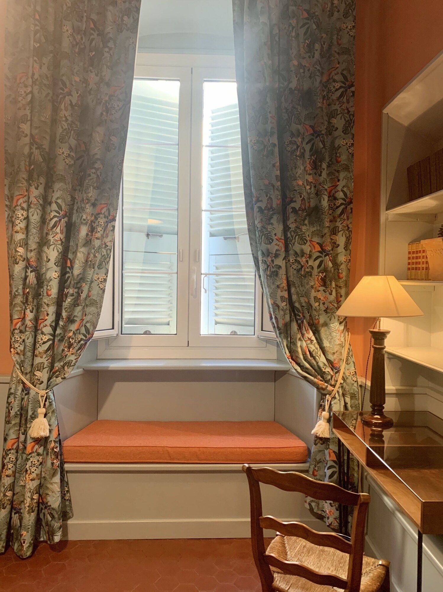 Room amenity