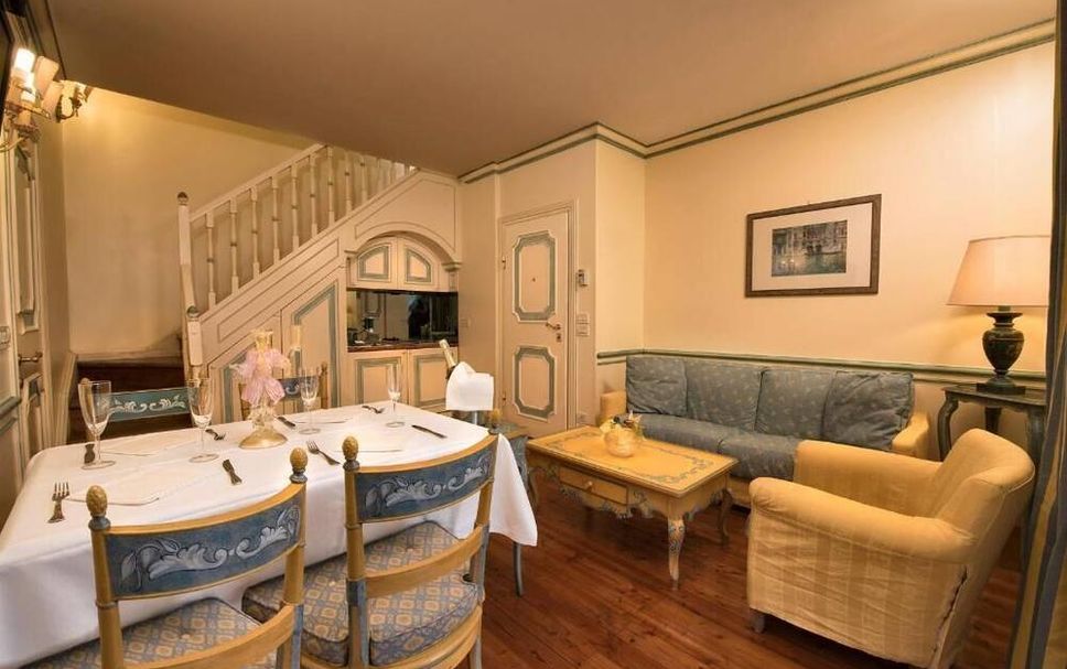 Dining room Photo