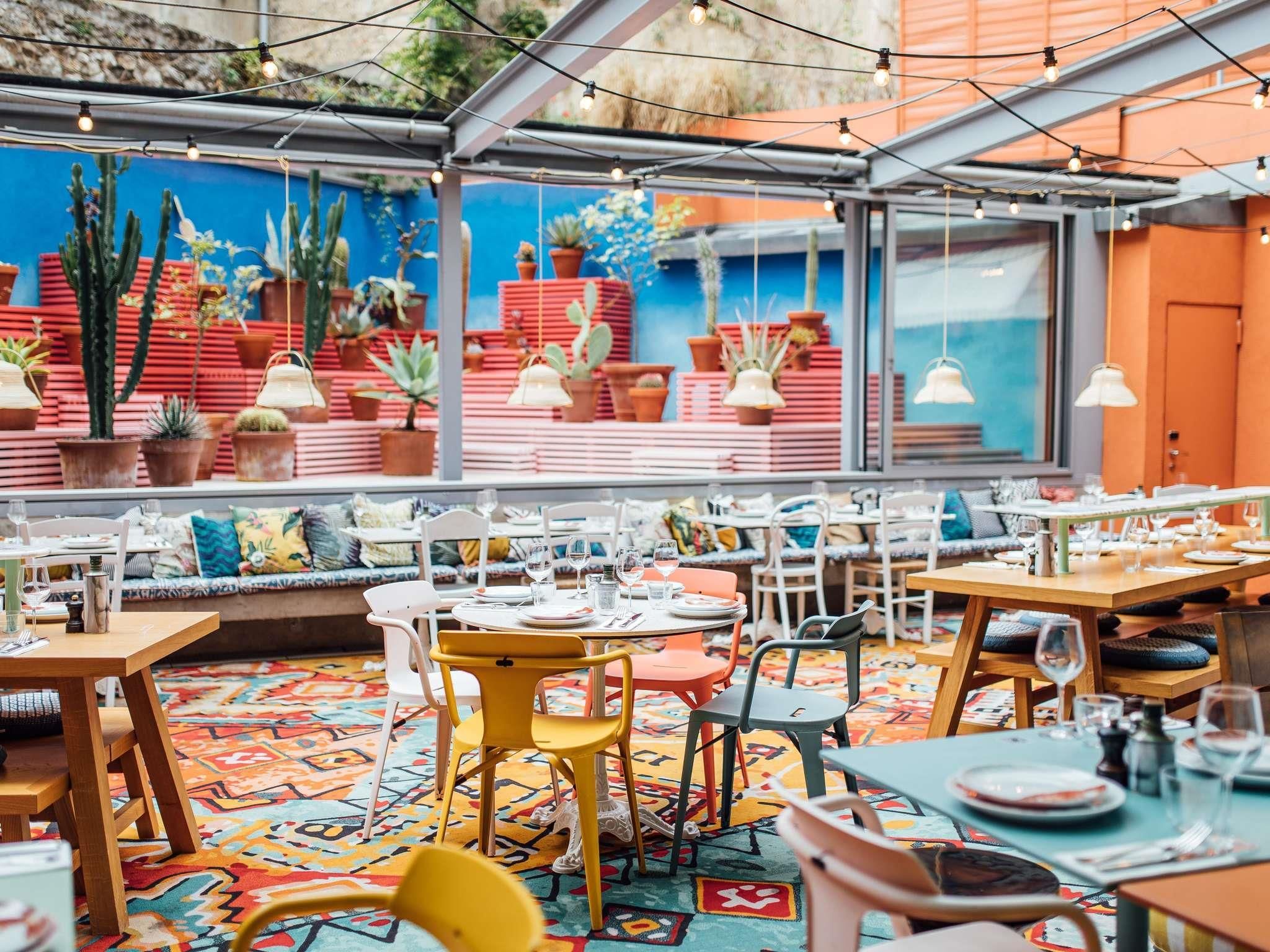 Restaurant Photo