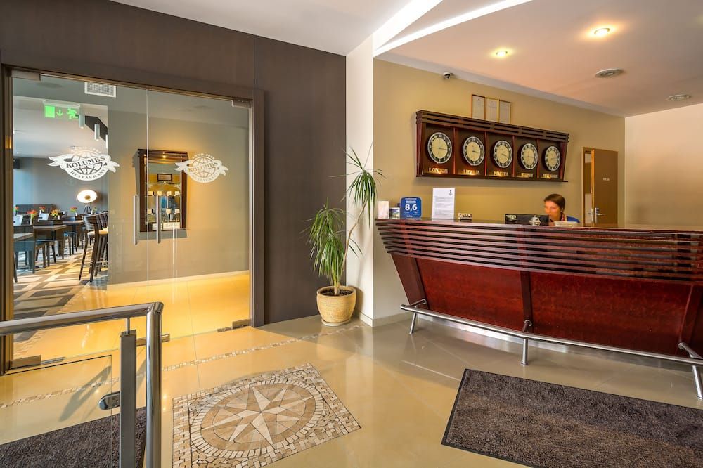 Front desk Photo
