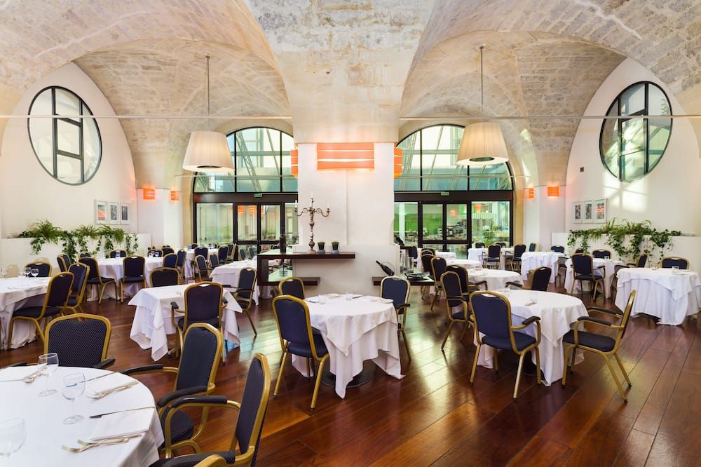 Banquet hall