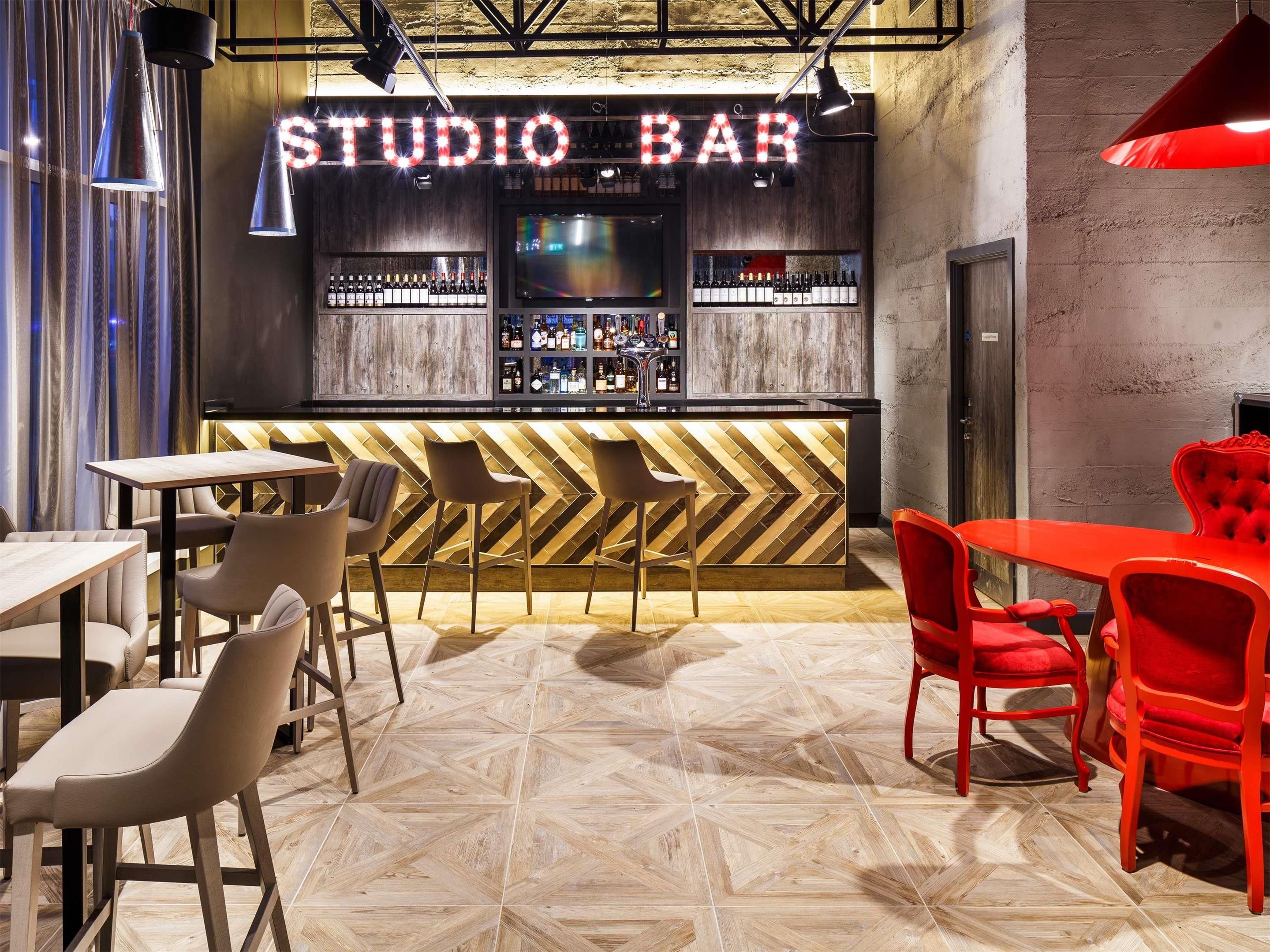 Bar Photo