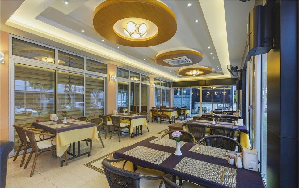 Restaurant Photo