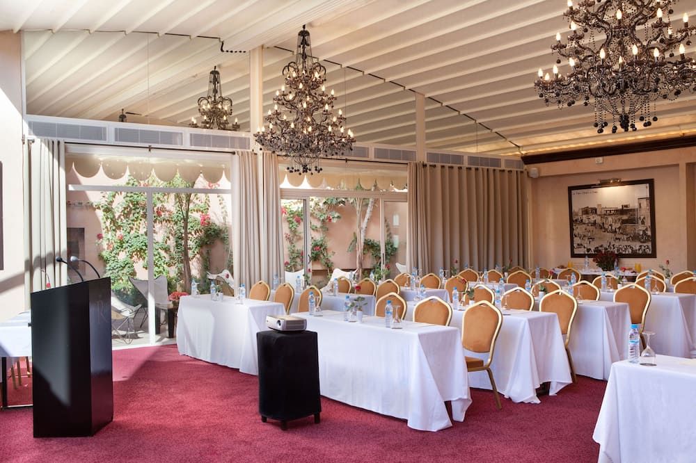 Banquet hall Photo