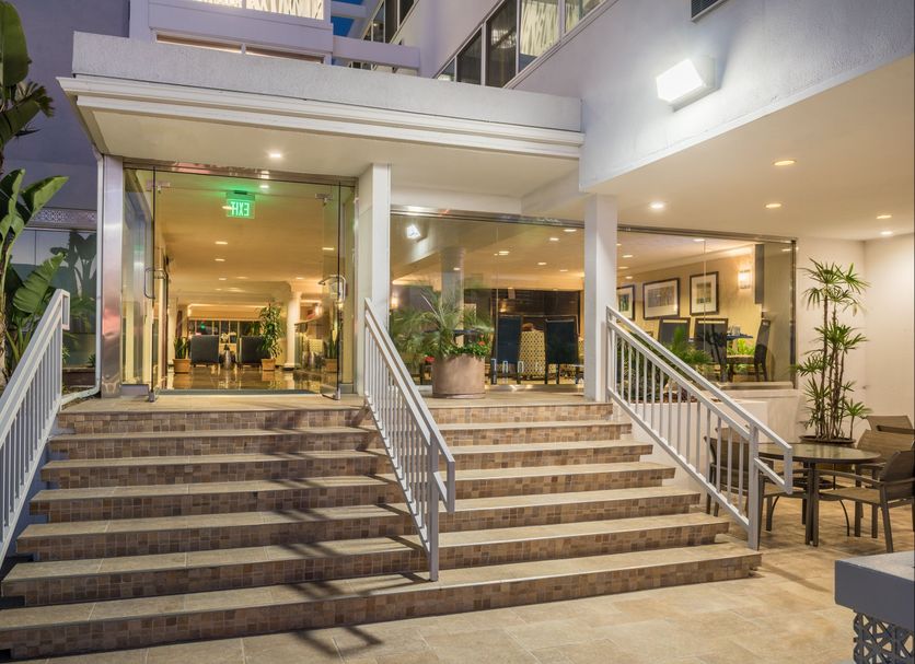 Hotel entrance Photo